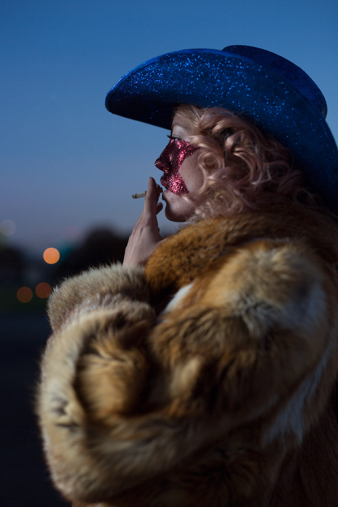 Retrouvez cette oeuvre de FRENCH COWBOY chez Acid Gallery. Série Vegas Cow Girl Before The Show Kodak satiné sur Dibond 80x120 cm édition 6 + 2 AP 100x150 cm édition 6 + 2 AP 2017